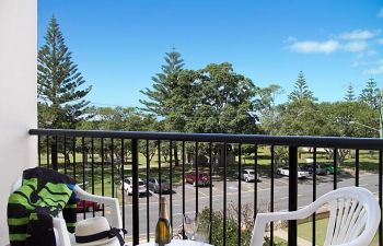Broadwater-Apartments-Labrador-47