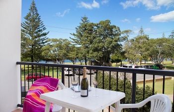 Broadwater-Apartments-Labrador-22